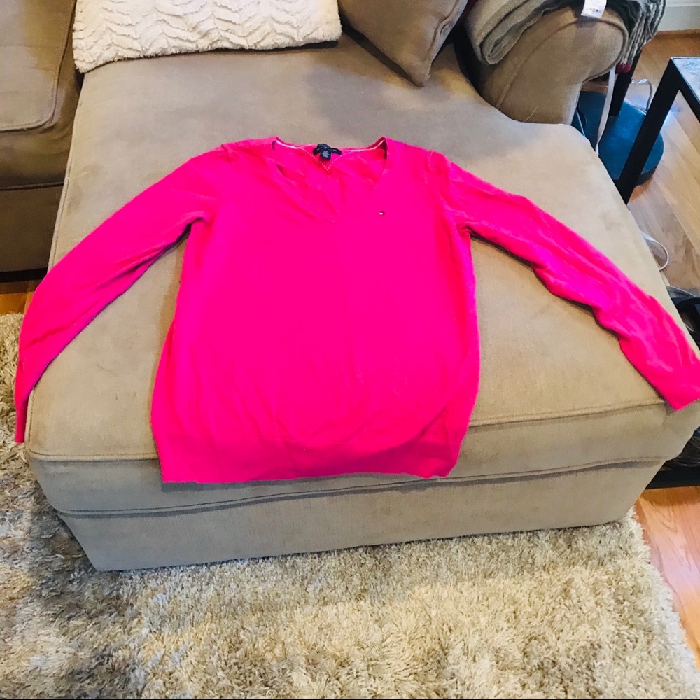 💥(3 for 20)Pink Tommy Hilfiger v neck sweater💥